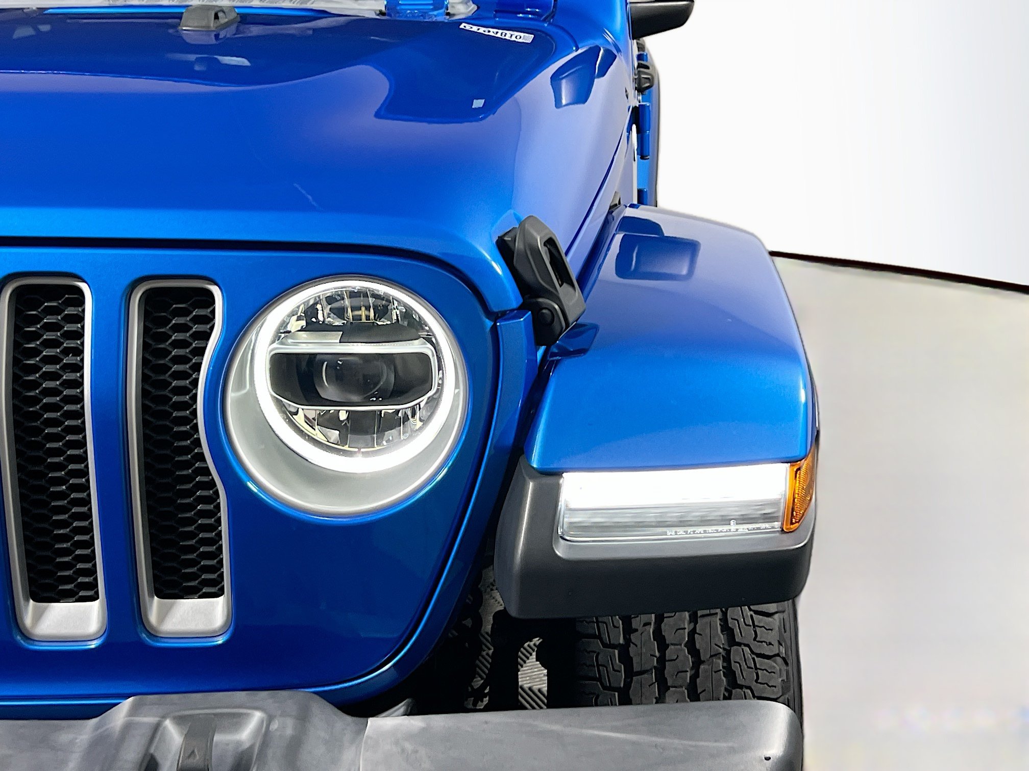 Used 2022 Jeep Wrangler Unlimited Sahara w/ LED Lighting Group AWD/4WD image 11