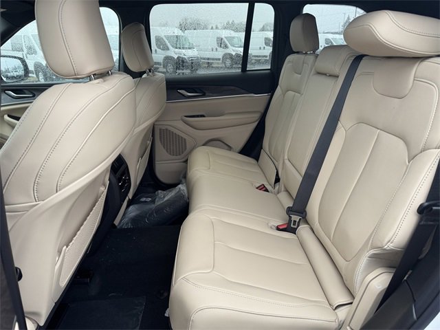 New 2025 Jeep Grand Cherokee Limited image 11
