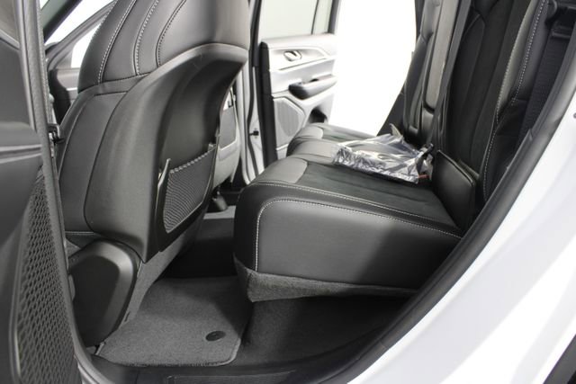 New 2026 Jeep Grand Cherokee Altitude image 17