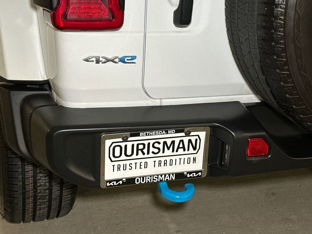 Used 2022 Jeep Wrangler Unlimited Sahara w/ Cold Weather Group image 5