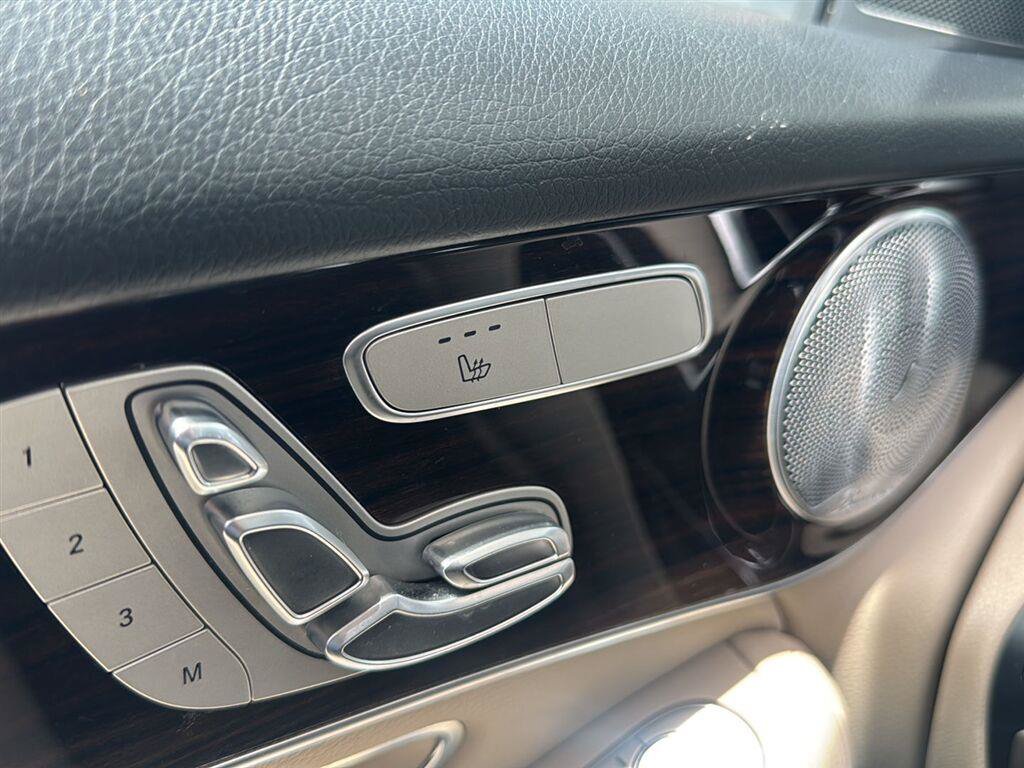 Used 2019 Mercedes-Benz GLC 300 4MATIC image 6