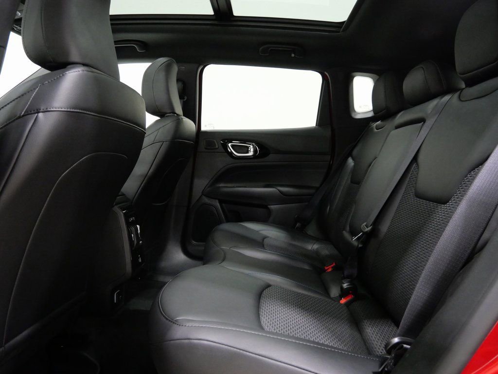 New 2026 Jeep Compass Latitude w/ Sun and Sound Group image 25