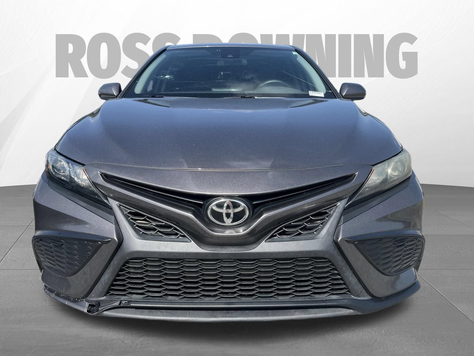 Used 2021 Toyota Camry SE FWD image 2