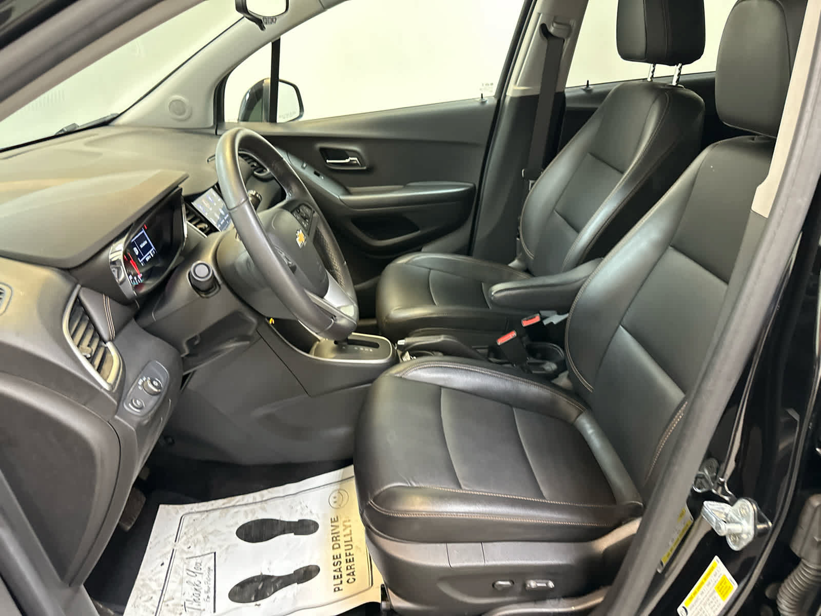 Used 2022 Chevrolet Trax LT w/ Premium Seat Package AWD/4WD image 4