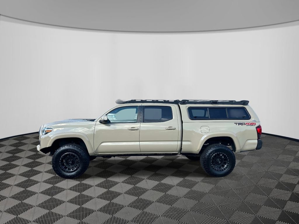 Used 2018 Toyota Tacoma TRD Sport AWD/4WD image 2