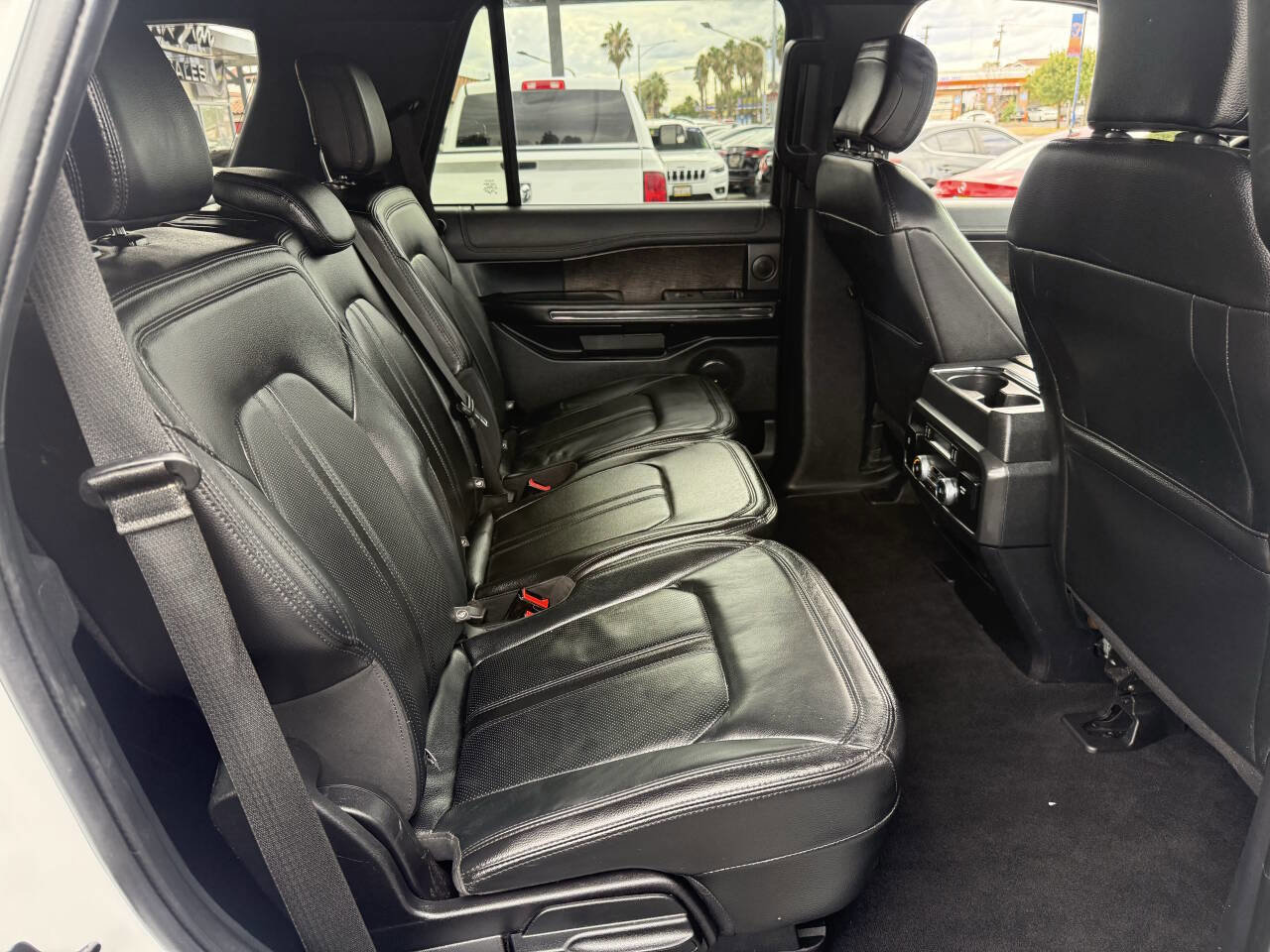 Used 2020 Ford Expedition Limited image 18