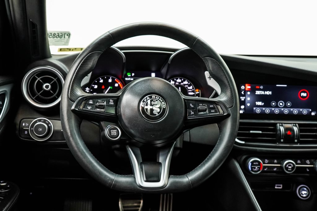 Used 2023 Alfa Romeo Giulia Veloce RWD image 22