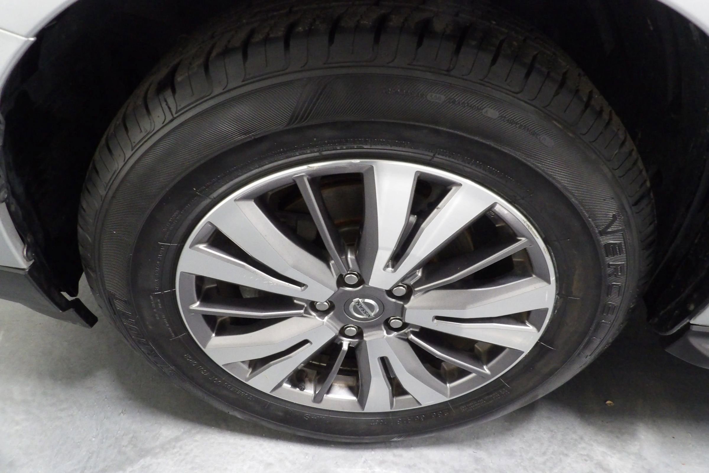 Used 2019 Nissan Pathfinder SV image 23