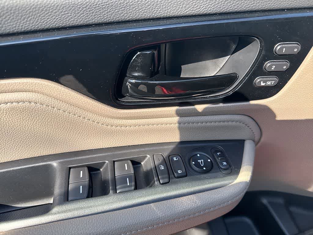 Used 2023 Honda Odyssey Touring image 11