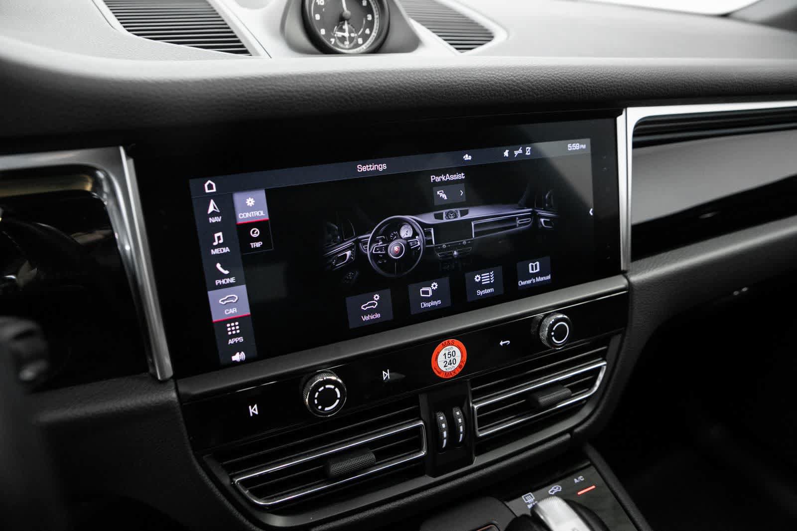 Certified 2023 Porsche Macan AWD/4WD image 15