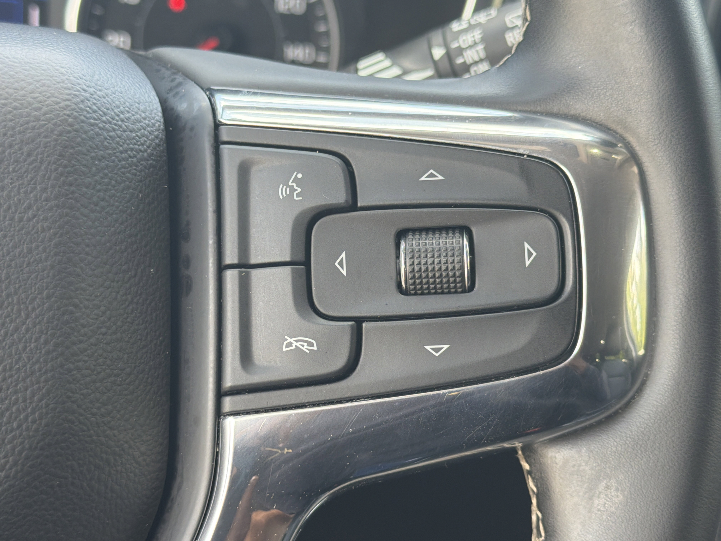 Used 2023 Chevrolet Blazer LT FWD image 26