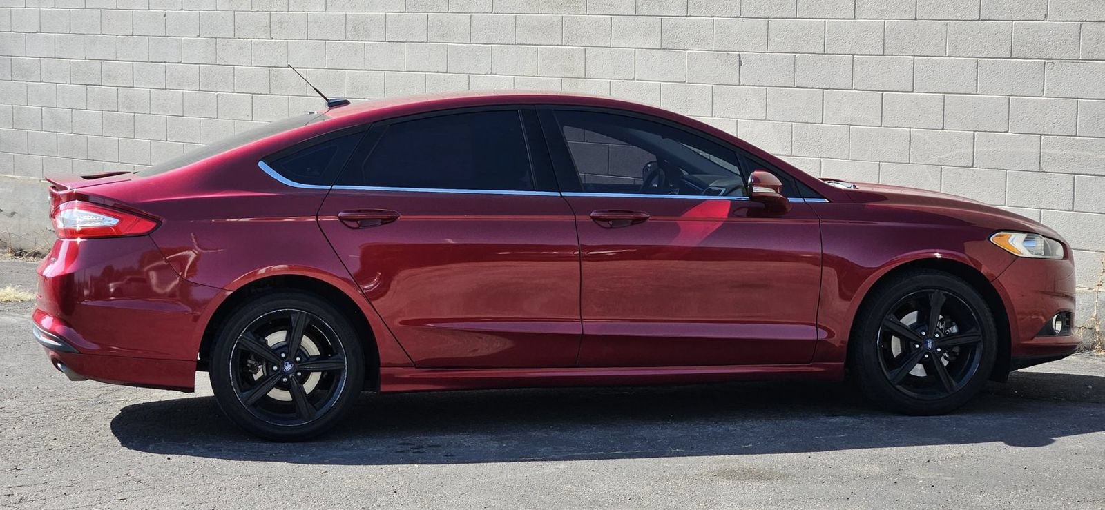 Used 2016 Ford Fusion SE FWD image 6