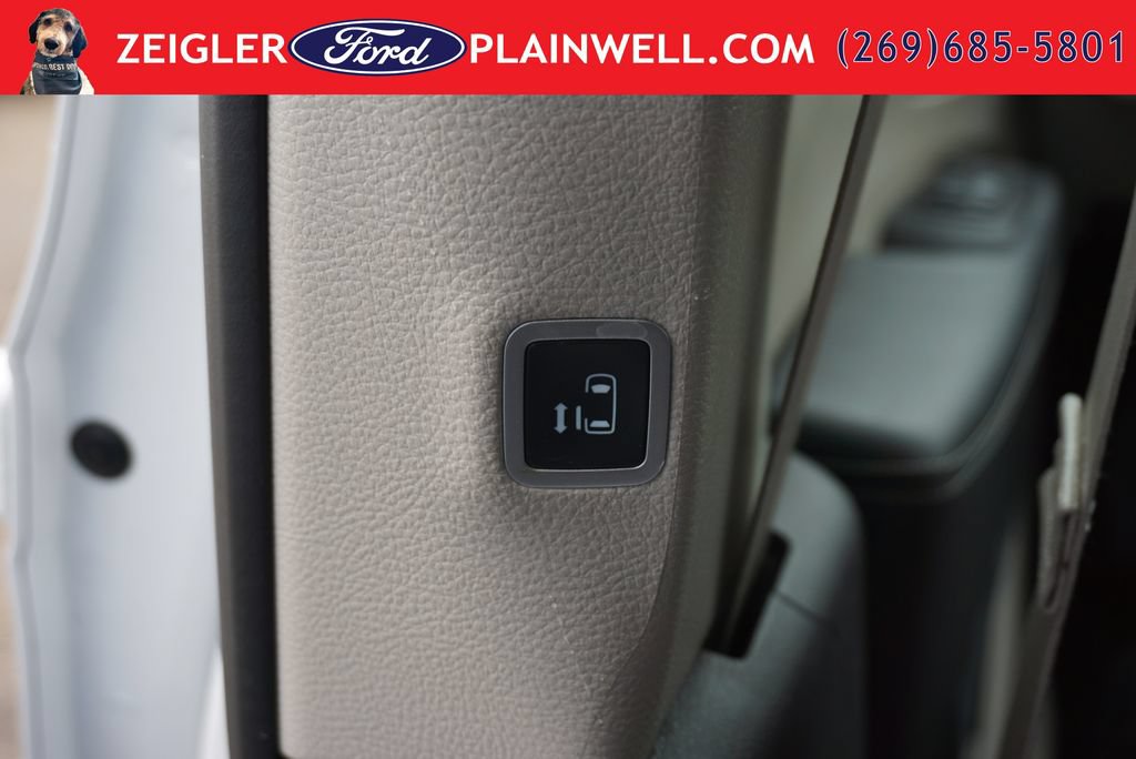 Used 2024 Chrysler Pacifica Touring-L FWD image 19