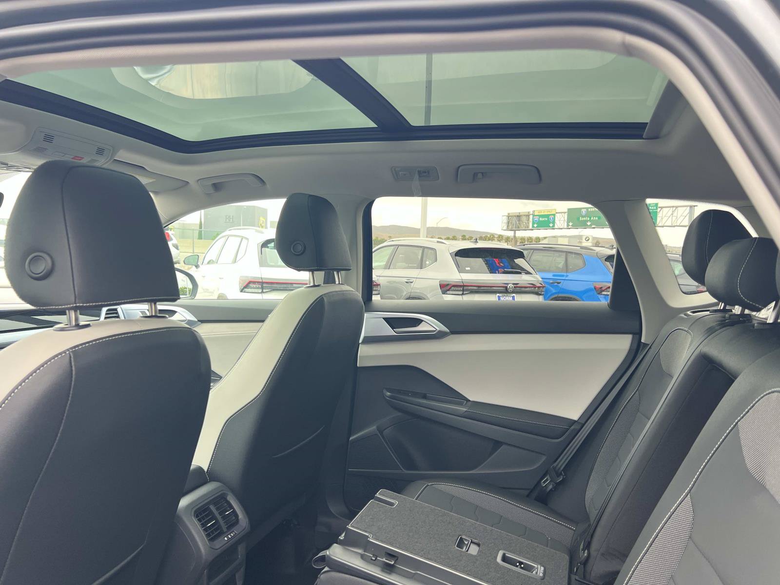 New 2026 Volkswagen Taos SE FWD image 22