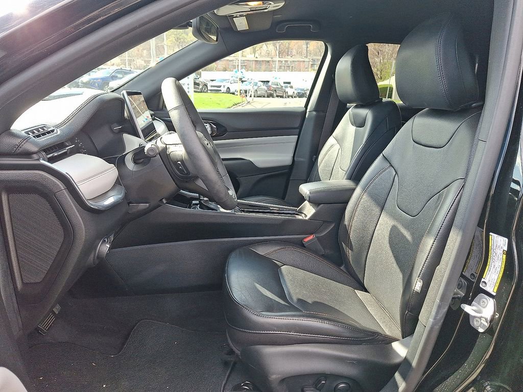 Used 2023 Jeep Compass Limited image 14