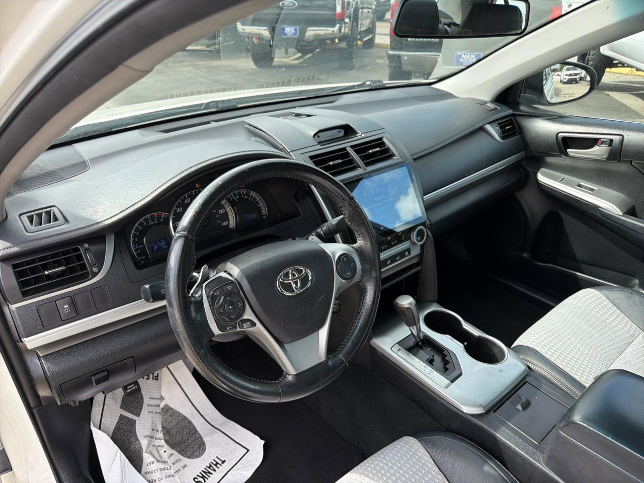 Used 2014 Toyota Camry SE image 16