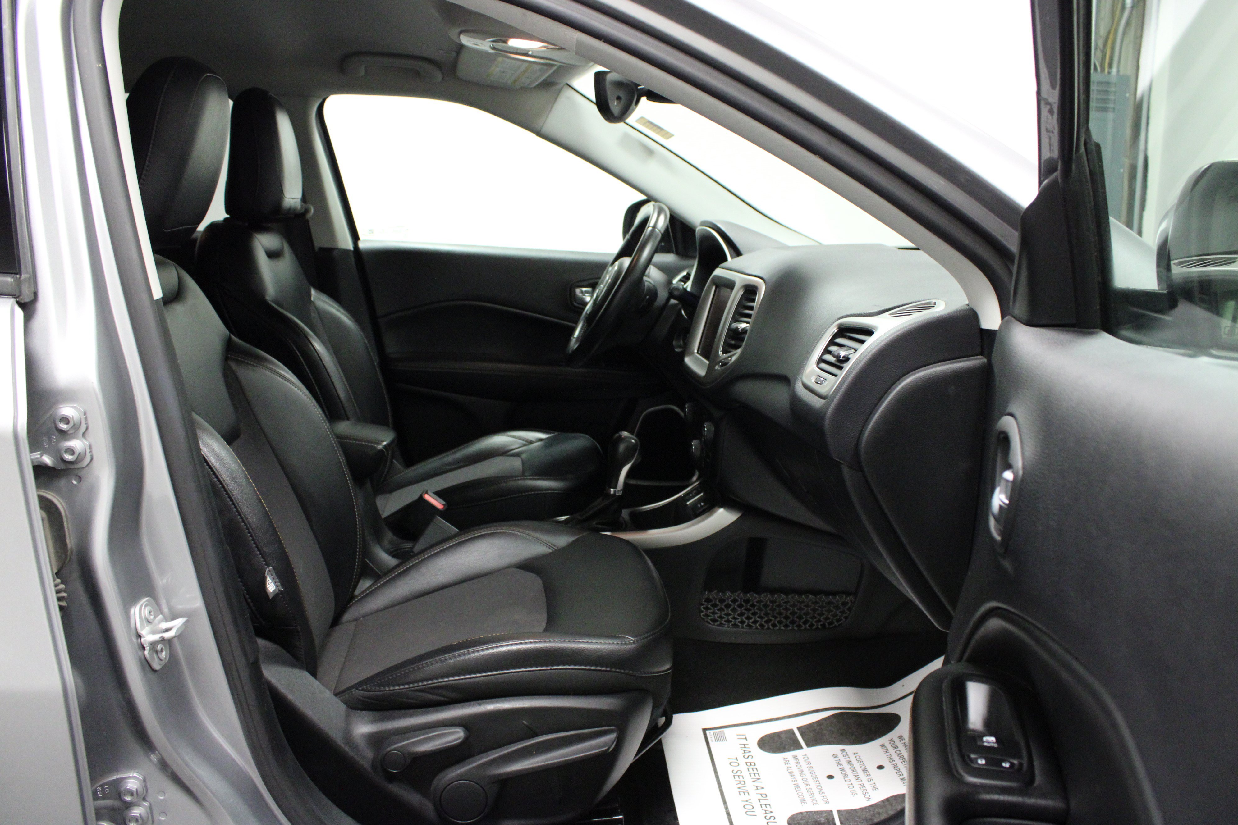 Used 2018 Jeep Compass Latitude w/ Popular Equipment Group FWD image 16