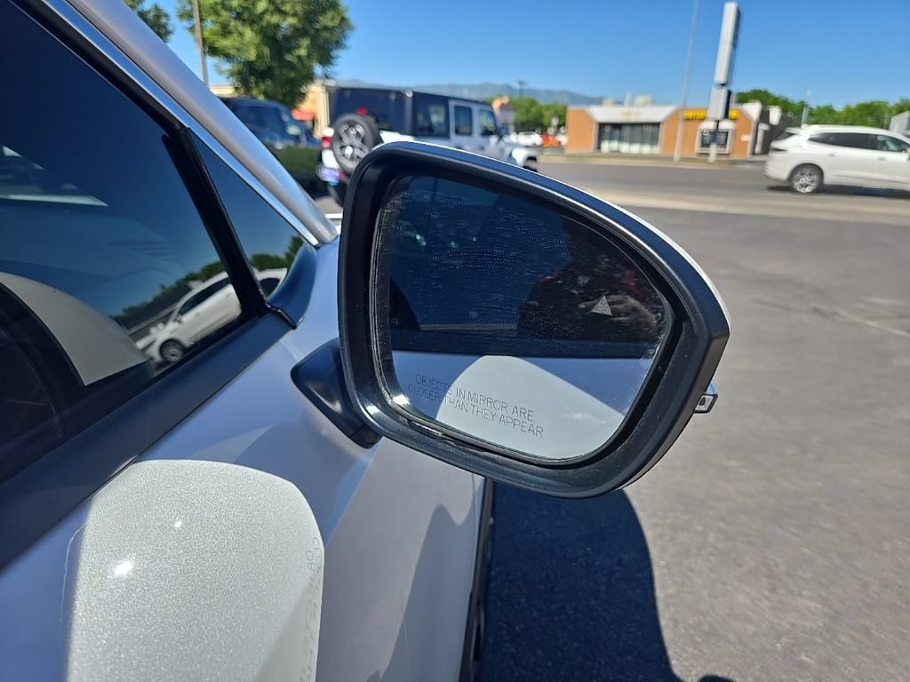 Certified 2025 Nissan Kicks SR w/ SR Premium Package AWD/4WD image 32