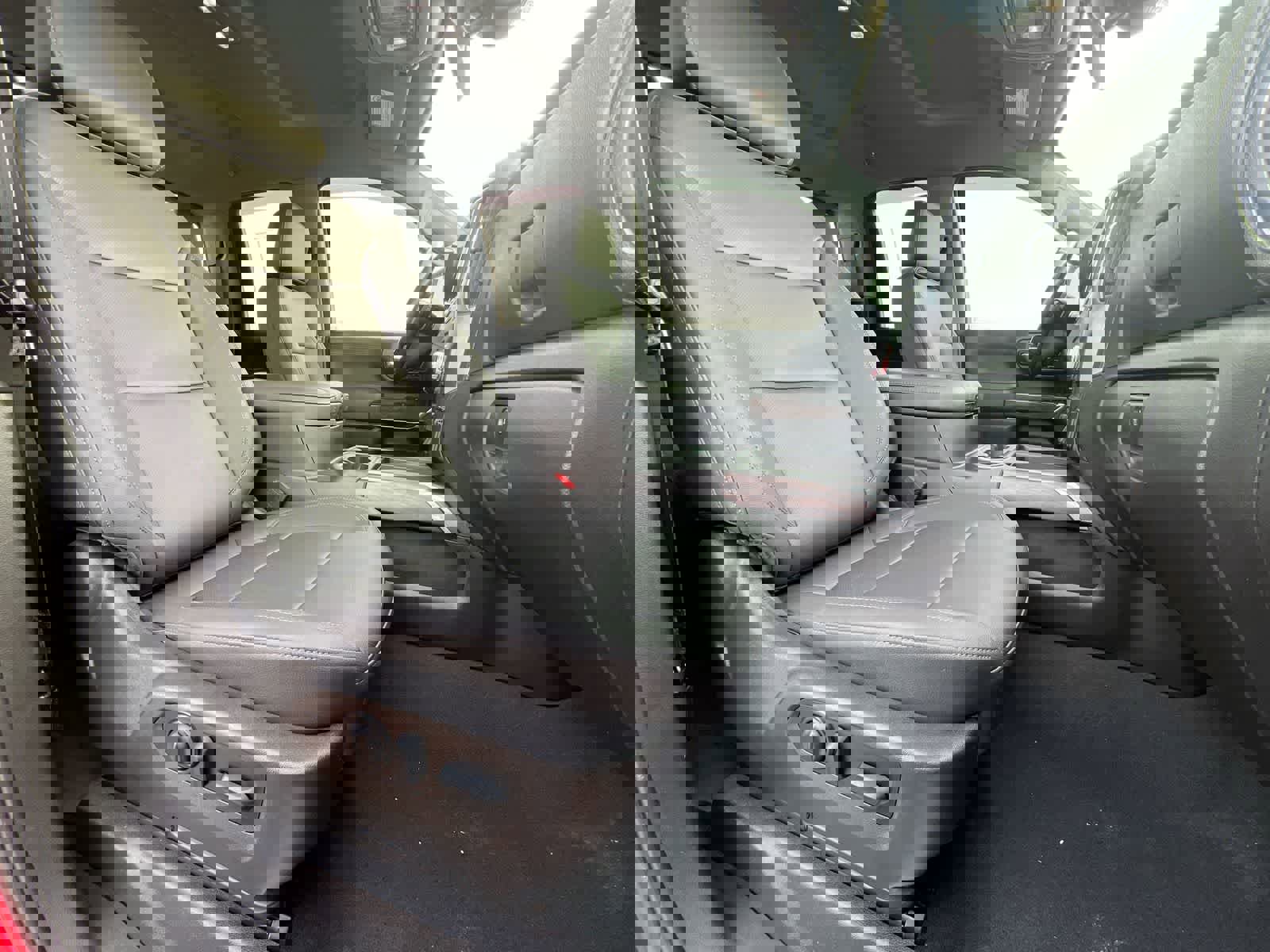 Used 2022 GMC Sierra 2500 SLT w/ SLT Preferred Package image 21