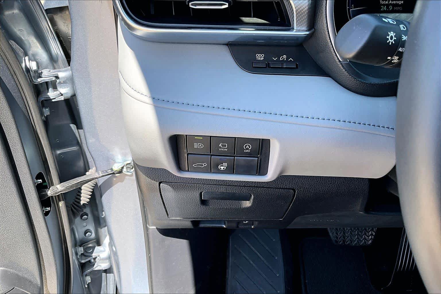 Used 2024 Toyota Highlander Platinum FWD image 34