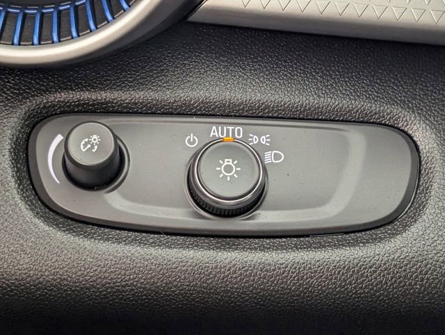 Certified 2025 Chevrolet Trax LS image 21