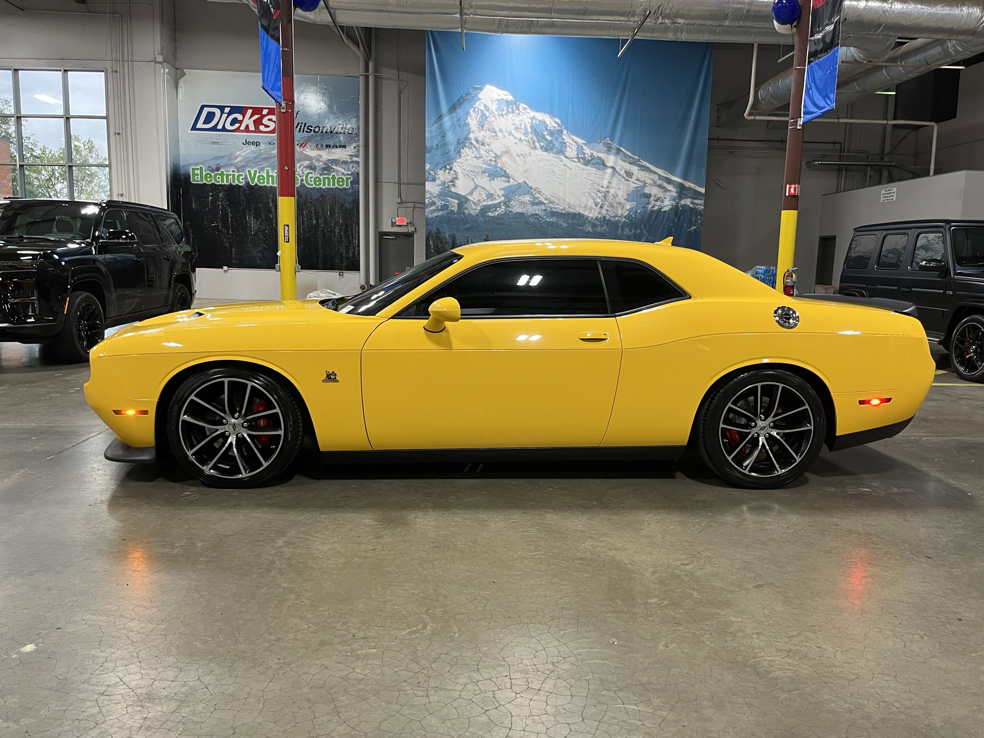 Used 2018 Dodge Challenger R/T Scat Pack RWD image 2