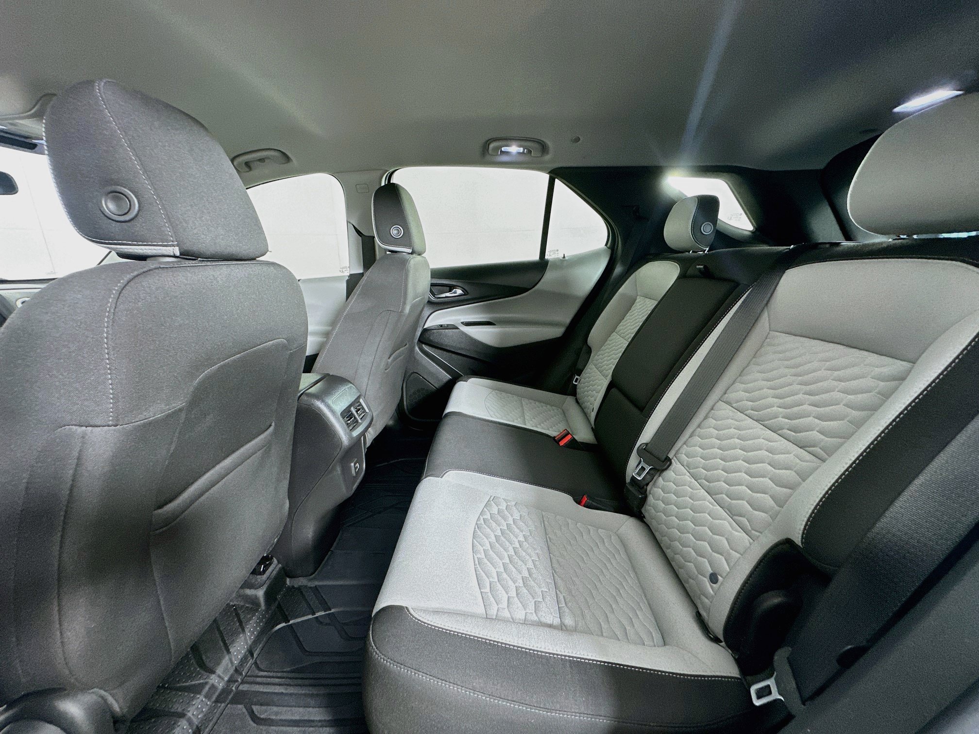 Used 2020 Chevrolet Equinox LS FWD image 26