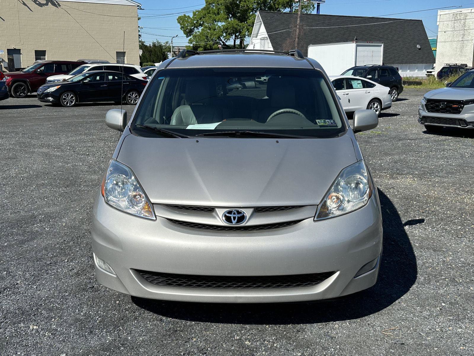 Used 2010 Toyota Sienna XLE FWD image 3