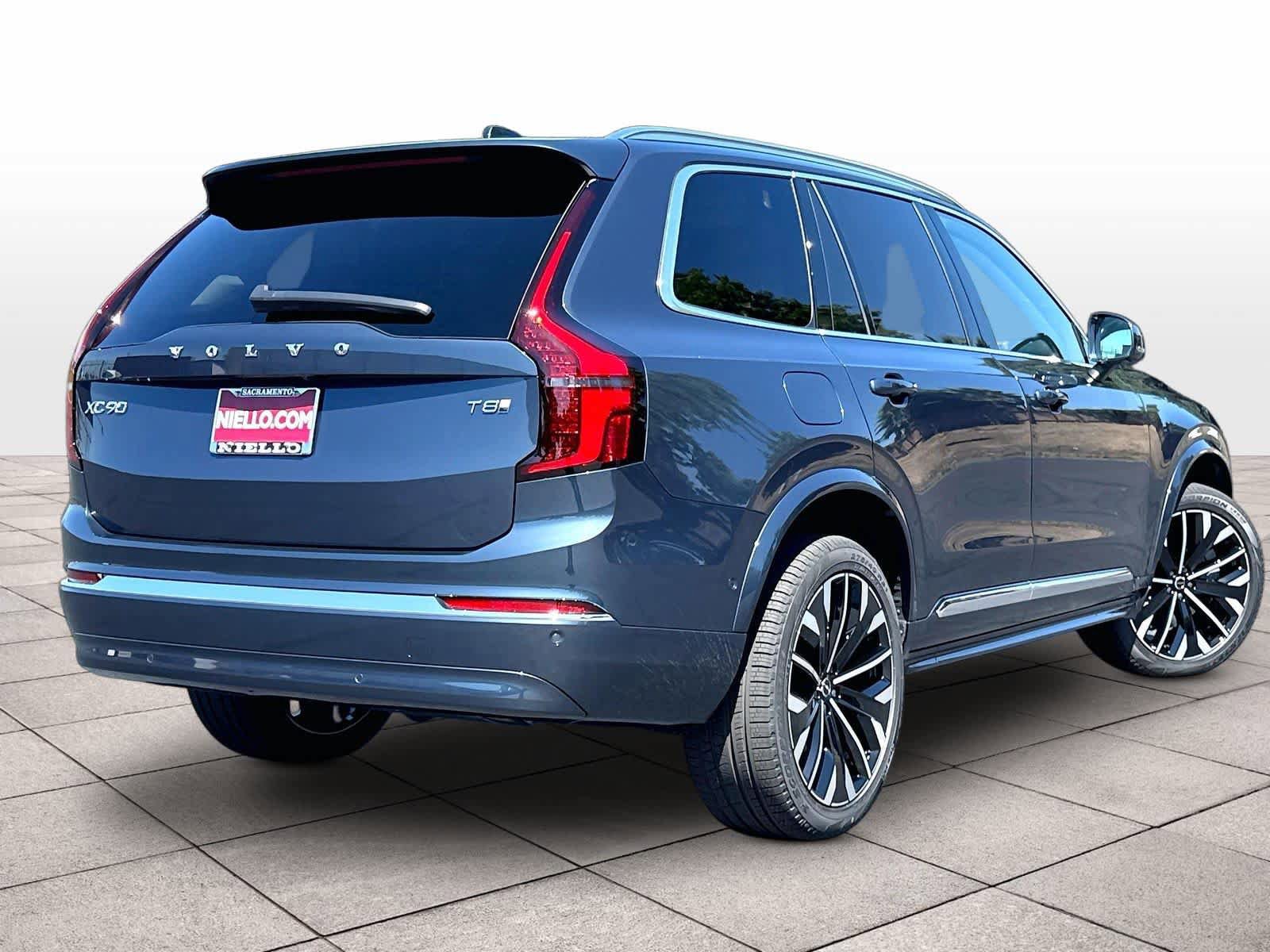 New 2026 Volvo XC90 T8 Plus w/ Protection Package AWD/4WD image 4