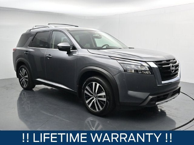 Used 2025 Nissan Pathfinder Platinum w/ Cargo Package AWD/4WD image 2