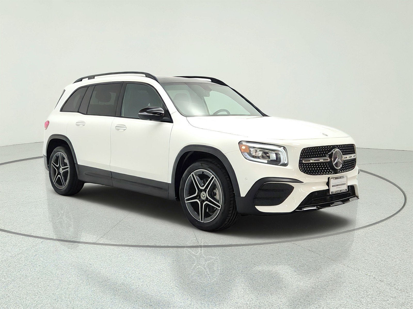 Used 2021 Mercedes-Benz GLB 250 image 3