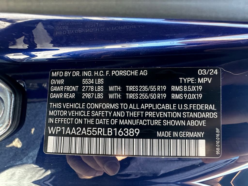 Used 2024 Porsche Macan image 17