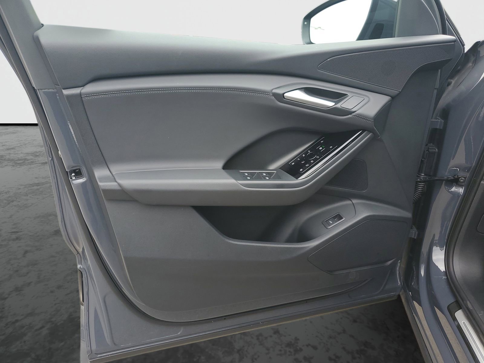 Used 2025 Audi Q6 e-tron Premium w/ Convenience Package image 20