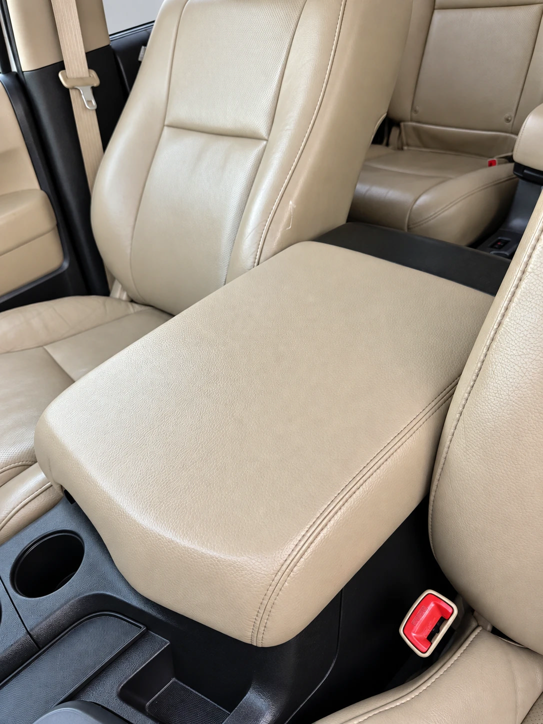 Used 2011 Toyota Sequoia Platinum AWD/4WD image 25