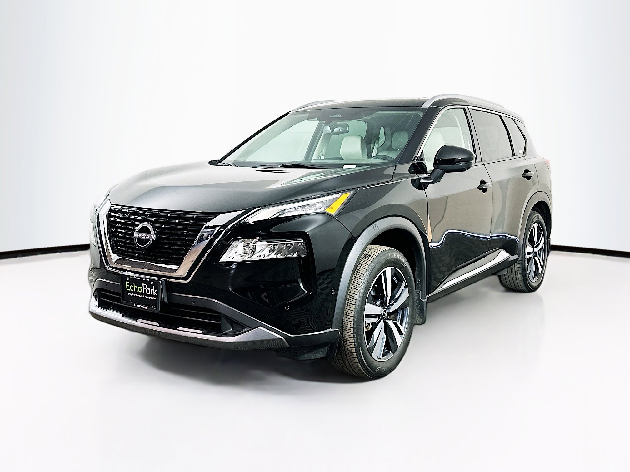 Used 2023 Nissan Rogue SL w/ SL Premium Package image 3