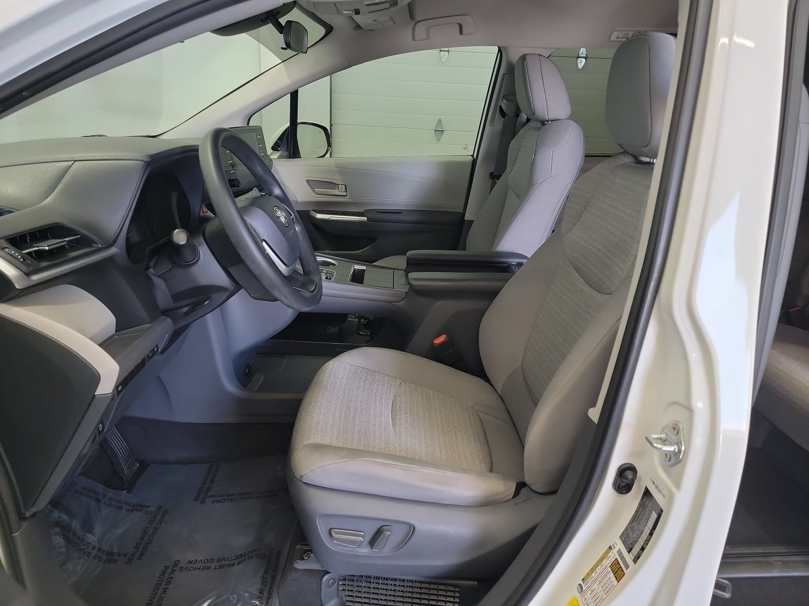 Used 2021 Toyota Sienna LE FWD image 12