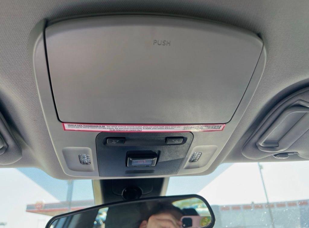 Used 2023 Toyota Camry SE image 14