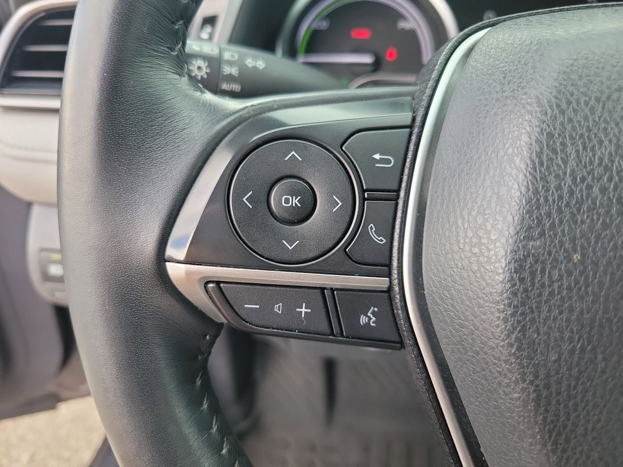 Used 2023 Toyota Camry XLE FWD image 19