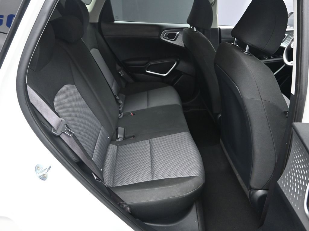 Used 2023 Kia Soul LX w/ LX Technology Package image 32