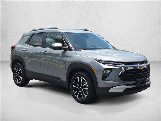 Used 2025 Chevrolet TrailBlazer LT FWD image 3