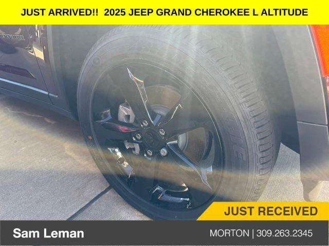 New 2025 Jeep Grand Cherokee L Altitude image 4