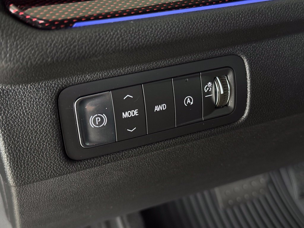 Used 2025 Chevrolet Traverse RS AWD/4WD image 37
