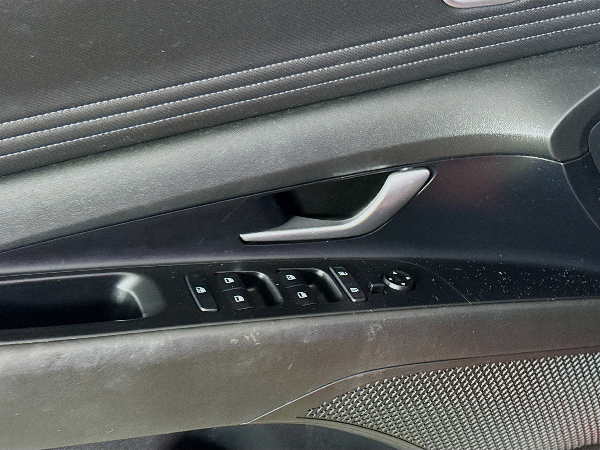 Used 2021 Hyundai Elantra Limited image 24