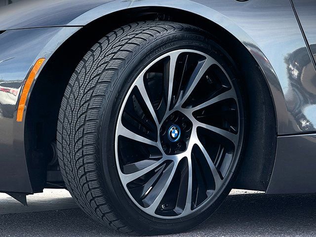Used 2016 BMW i8 image 32