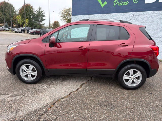Used 2022 Chevrolet Trax LT w/ LT Convenience Package AWD/4WD image 2
