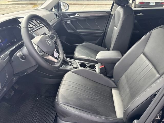 Certified 2024 Volkswagen Tiguan SE w/ Panoramic Sunroof Package image 14