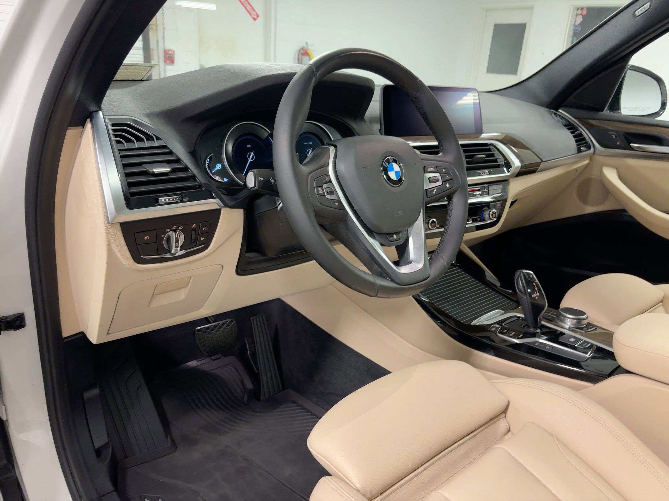 Used 2019 BMW X3 sDrive30i w/ Premium Package image 4