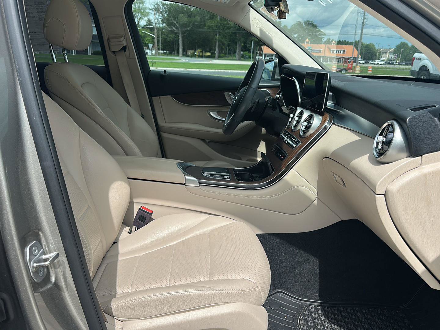 Used 2021 Mercedes-Benz GLC 300 4MATIC image 12