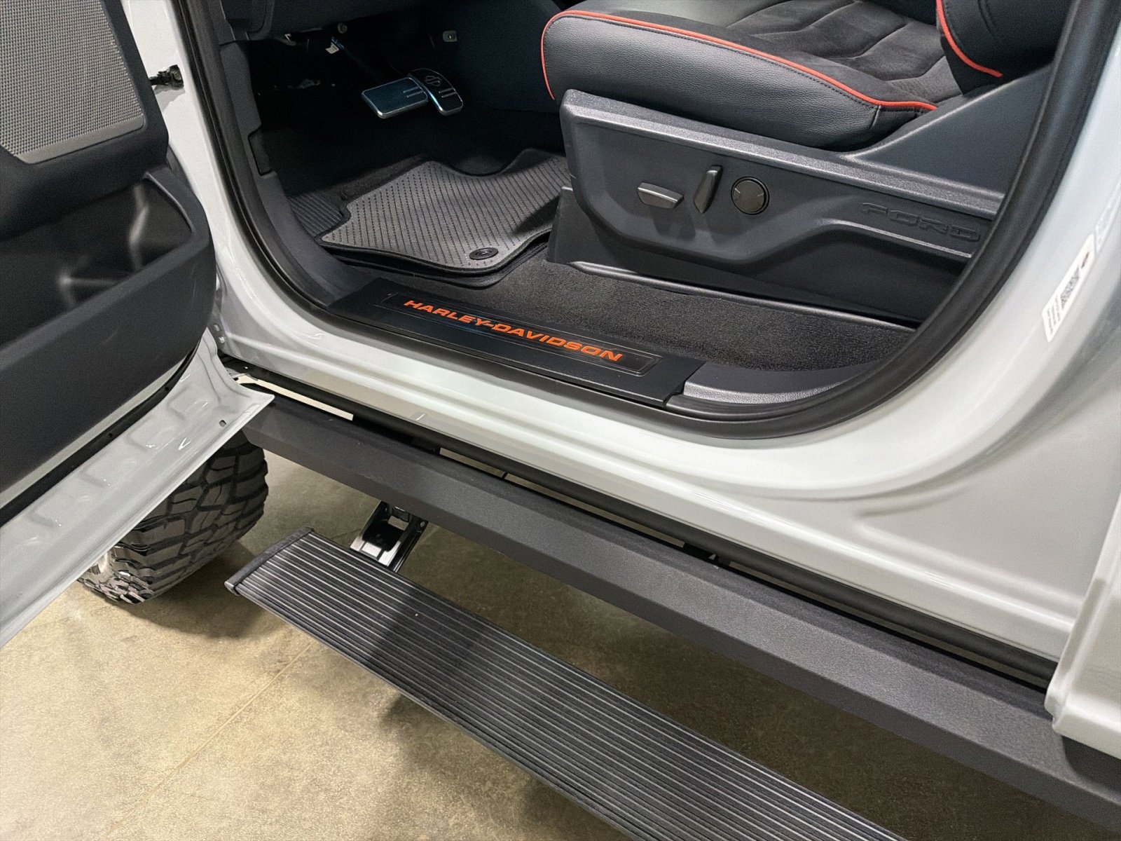 New 2026 Ford F250 Lariat w/ Black Appearance Package image 16