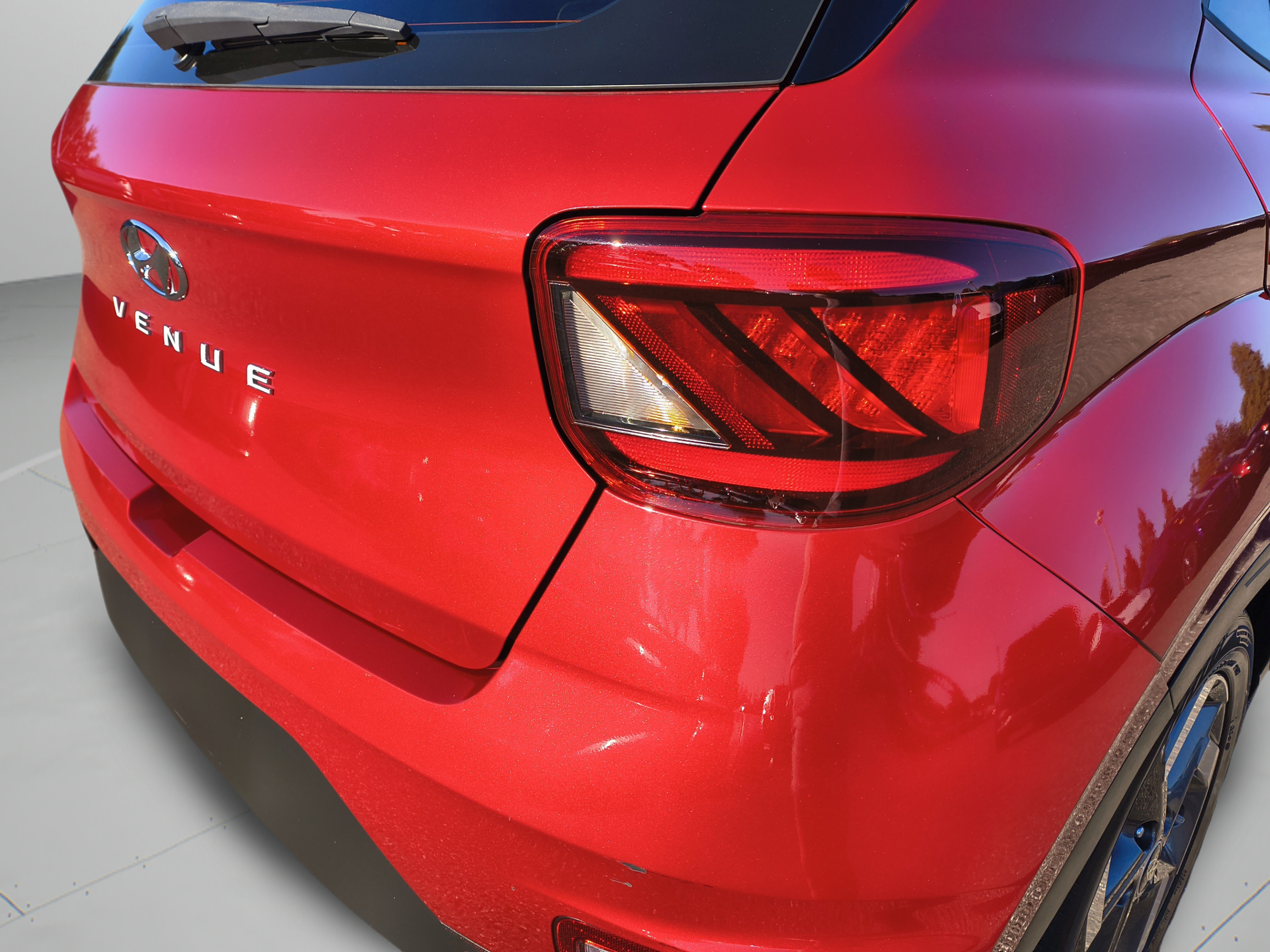 Certified 2023 Hyundai Venue Limited FWD image 31